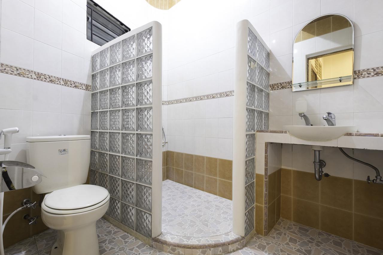 Riverside Hostel Padang Dış mekan fotoğraf
